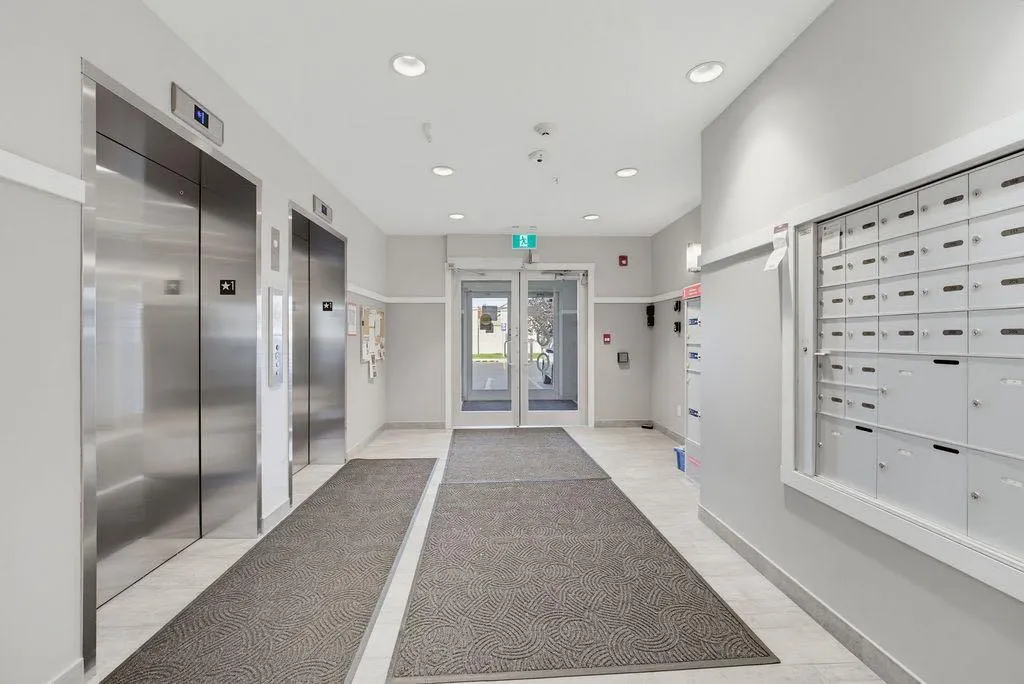 300 Harvest Hills Place NE #204