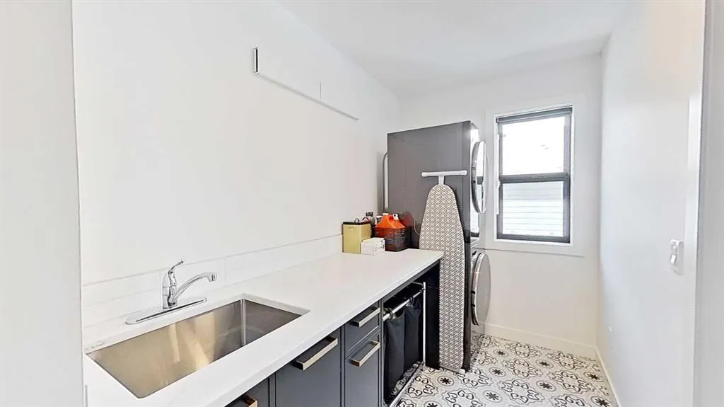 3 Highwood Drive