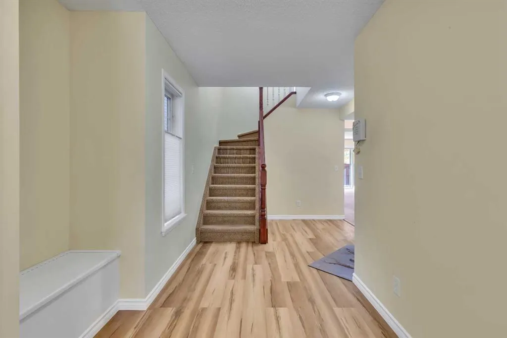140 Valley Ridge Heights NW