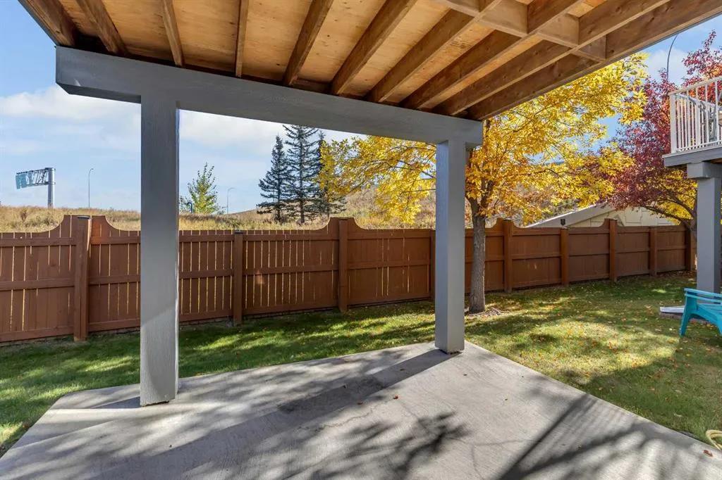 140 Valley Ridge Heights NW