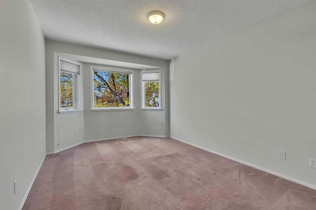 140 Valley Ridge Heights NW