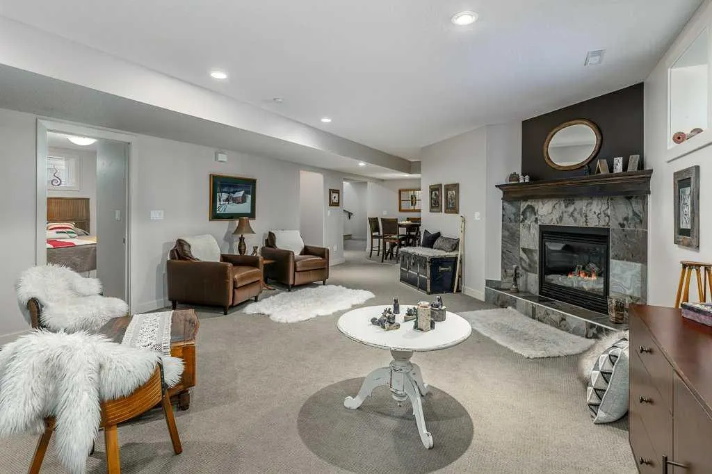 312 Crawford Close