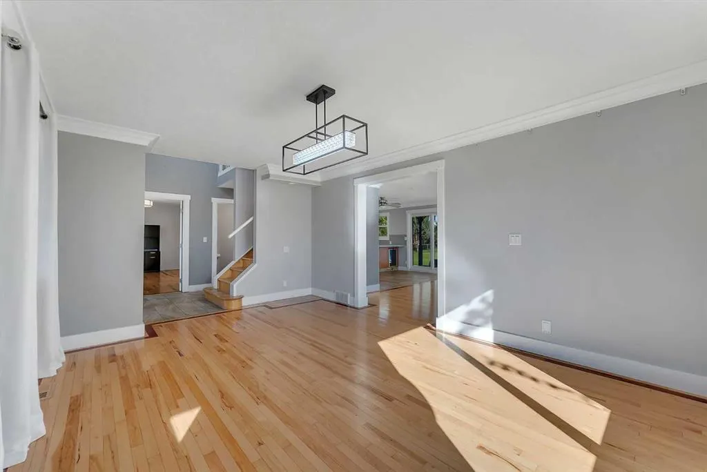 707 East Lakeview Road