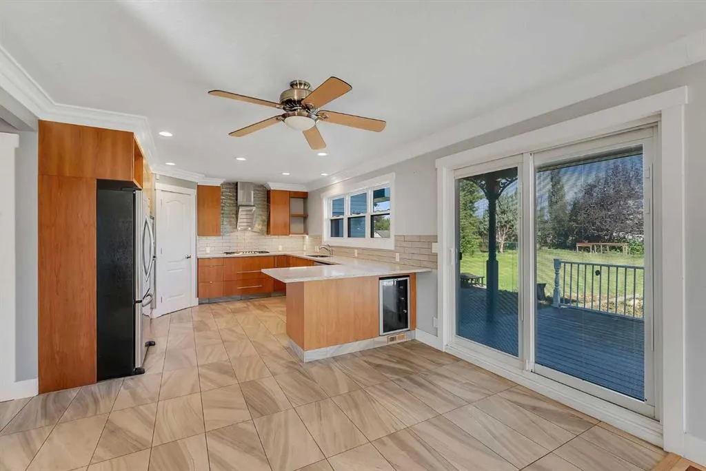 707 East Lakeview Road