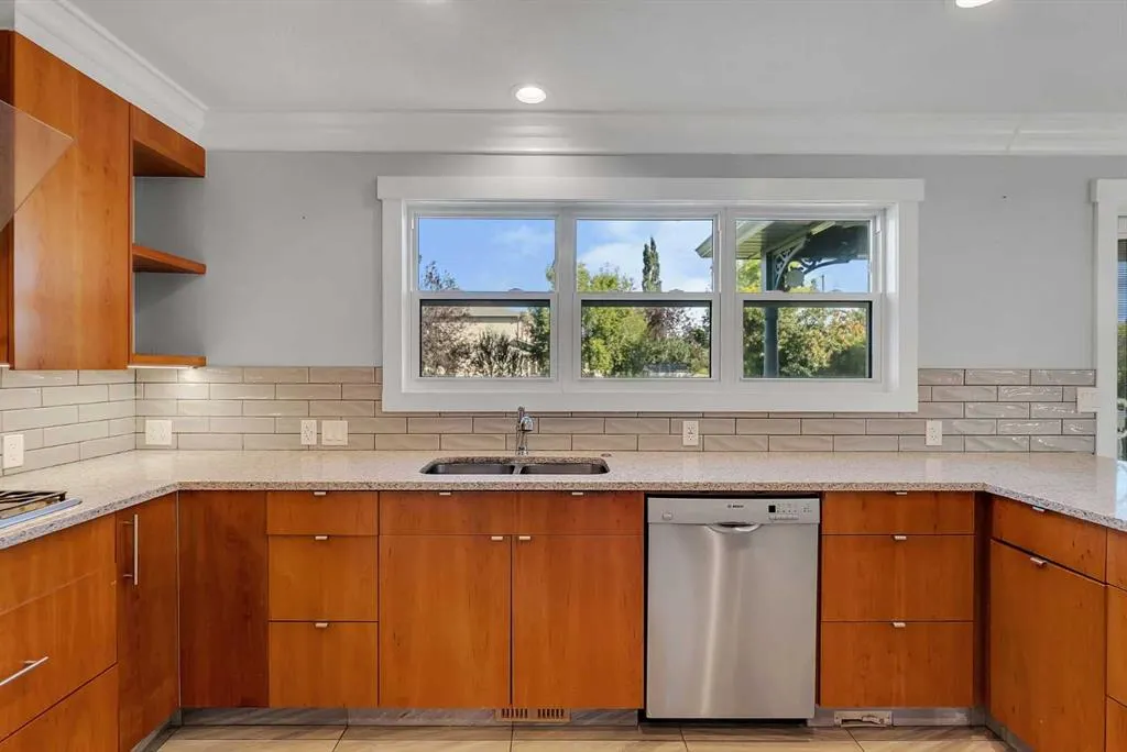 707 East Lakeview Road