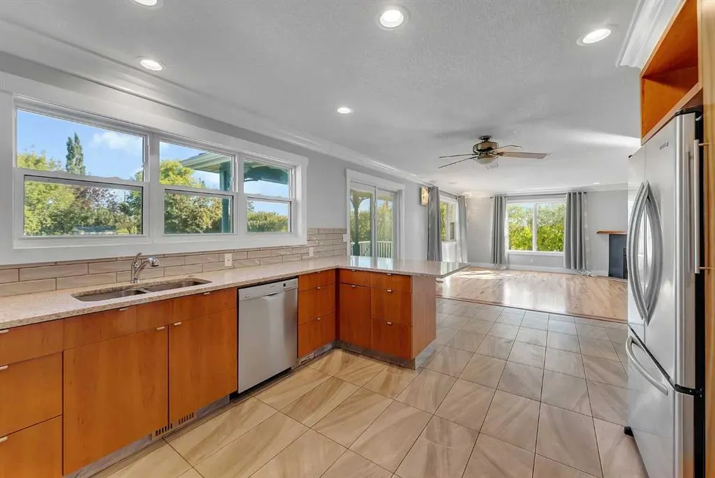 707 East Lakeview Road