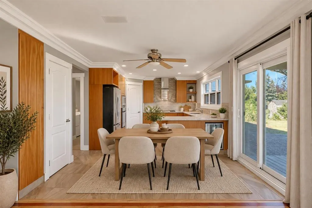 707 East Lakeview Road