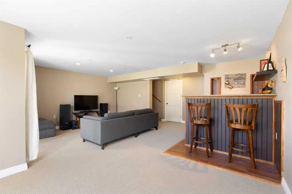 11 Royal Crest Court NW