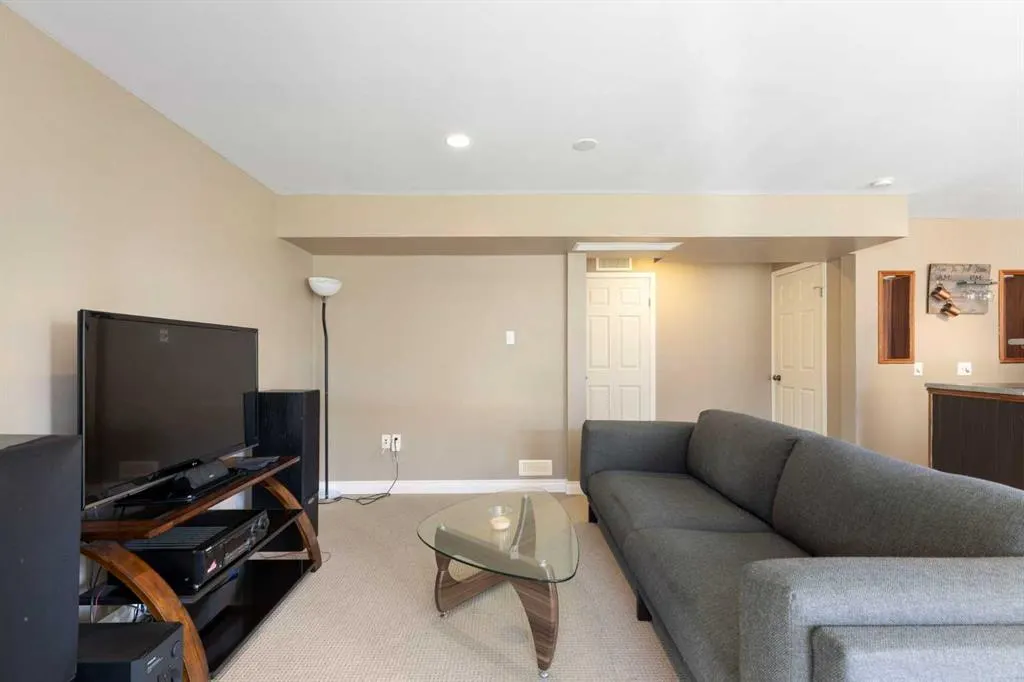 11 Royal Crest Court NW