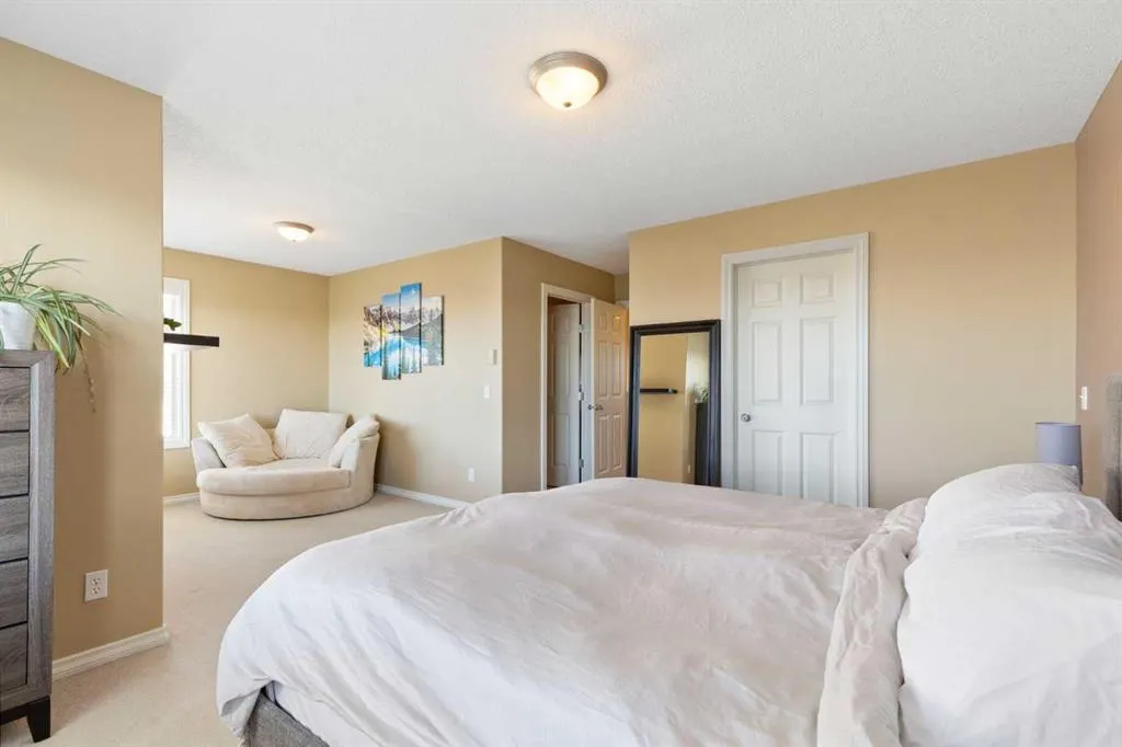 11 Royal Crest Court NW