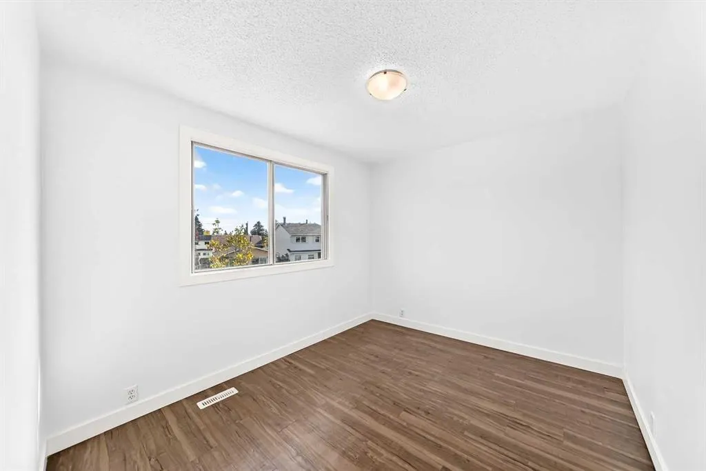 60 Erin Mount Crescent SE
