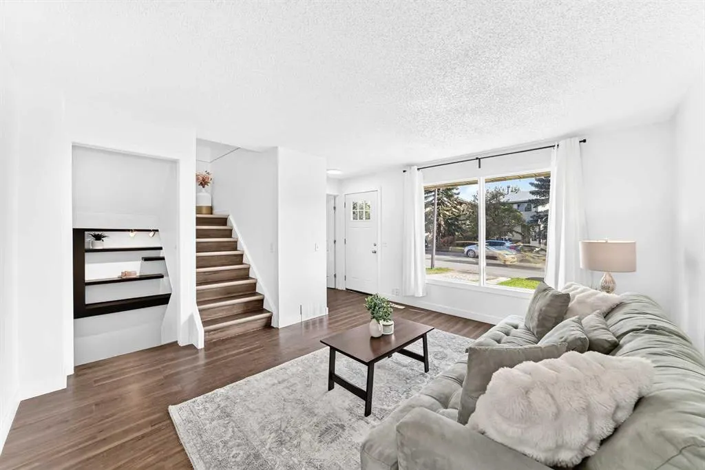 60 Erin Mount Crescent SE