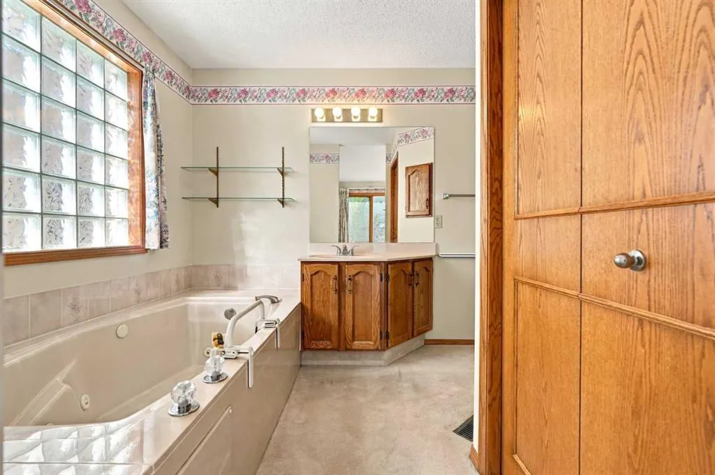 51 Edgebrook Circle NW