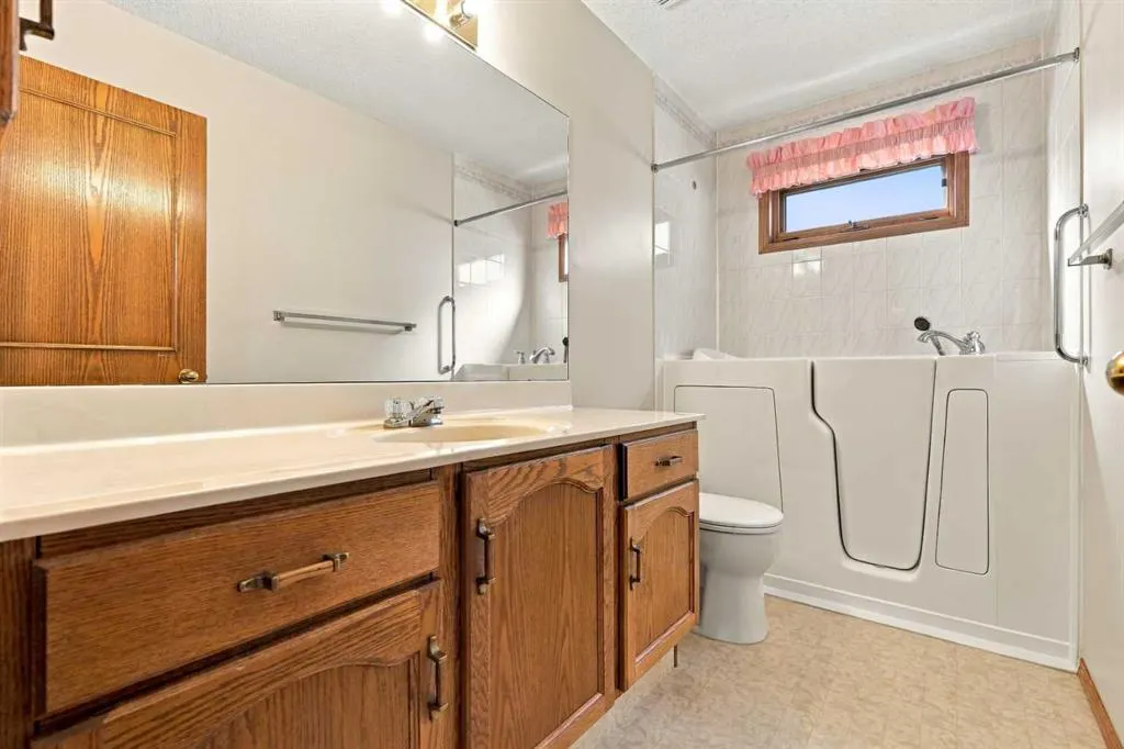 51 Edgebrook Circle NW