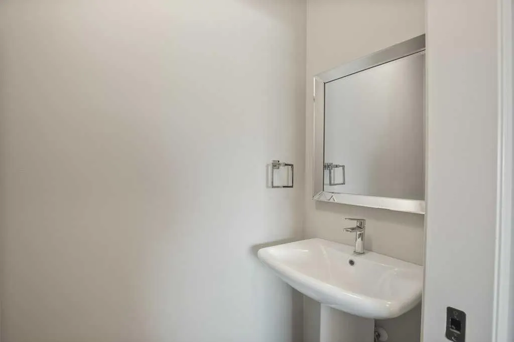 1 Coventry Close