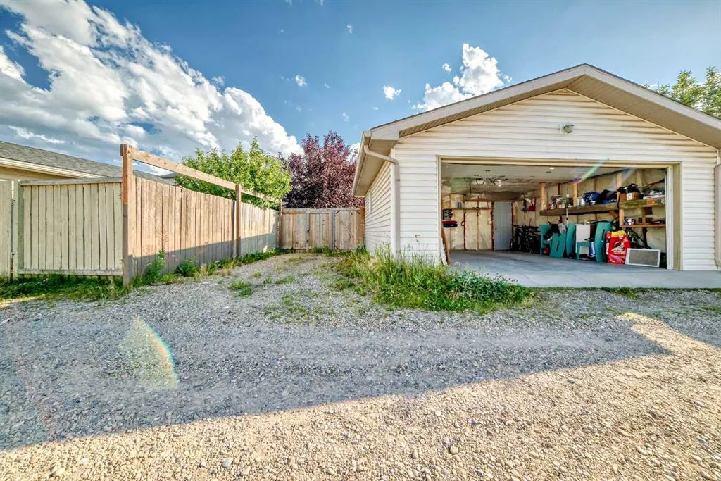 57 Martinvalley Way NE