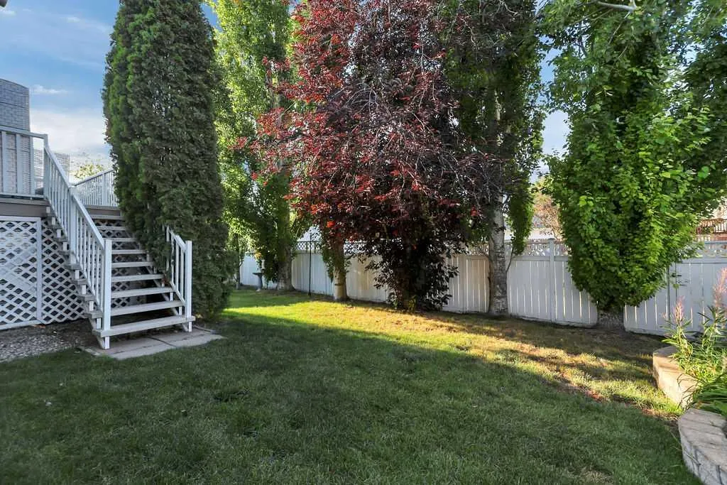 68 Asmundsen Avenue