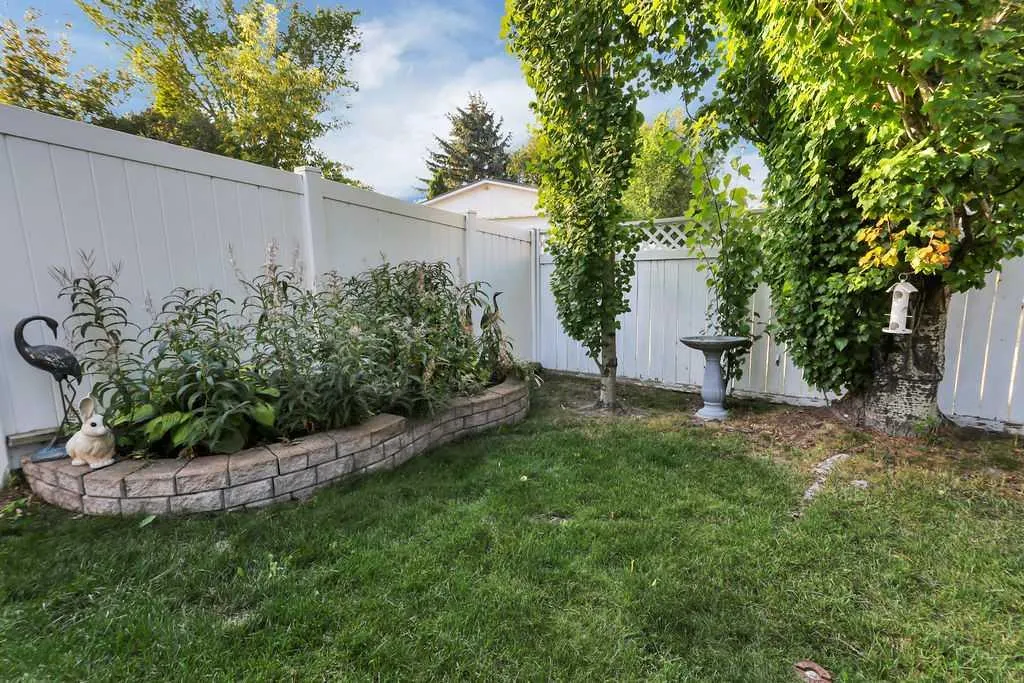 68 Asmundsen Avenue