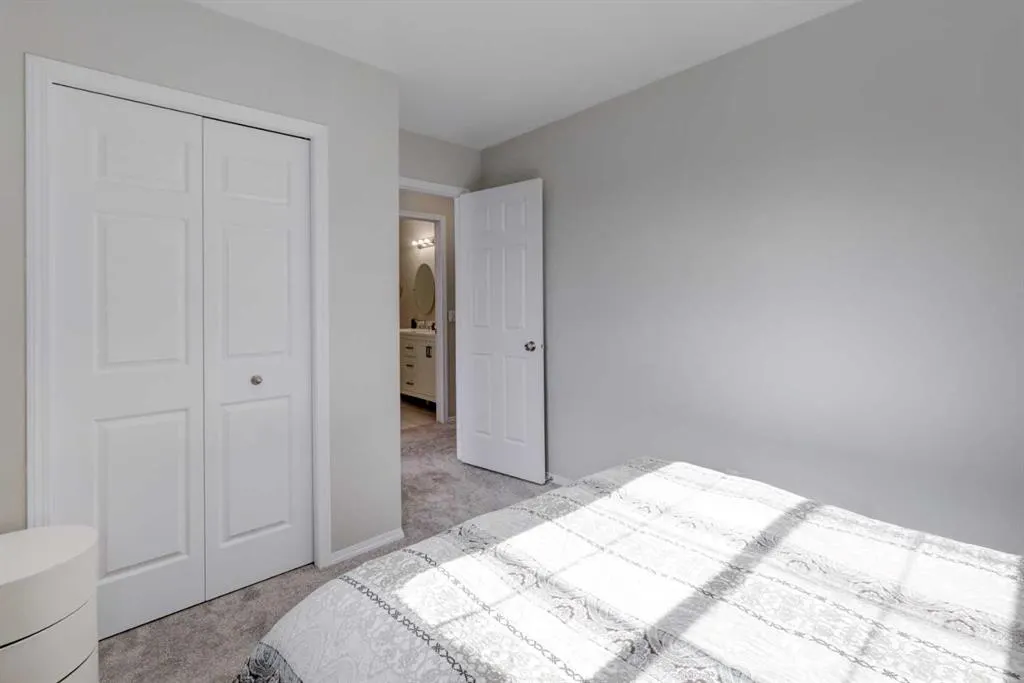 68 Arbour Crest Road NW