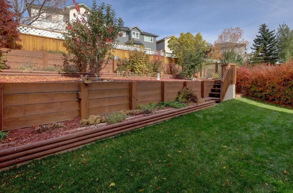 68 Arbour Crest Road NW