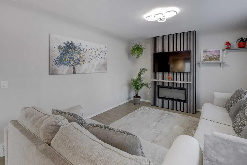 68 Arbour Crest Road NW