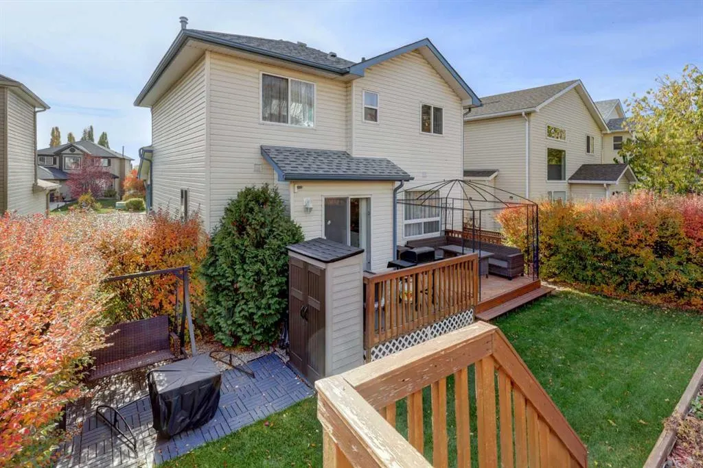 68 Arbour Crest Road NW