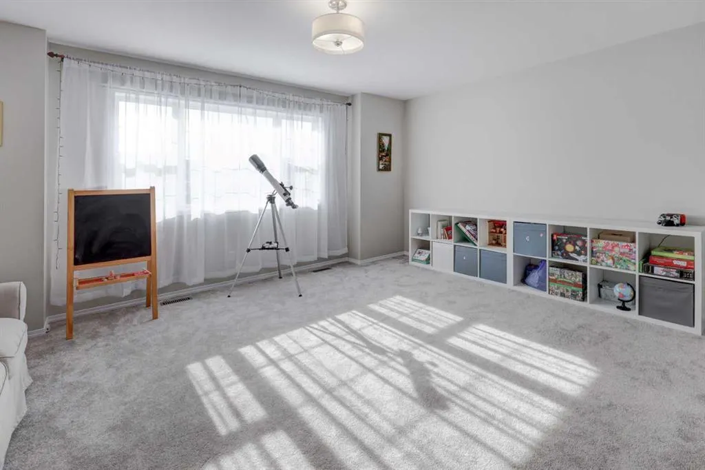 68 Arbour Crest Road NW