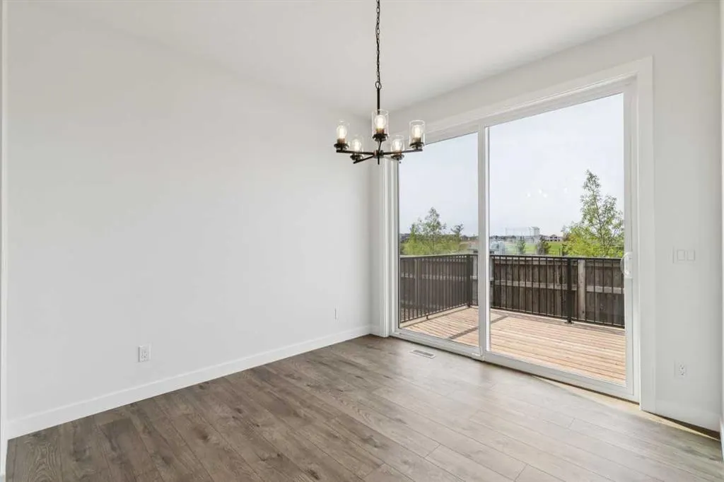 532 Buffaloberry Manor SE