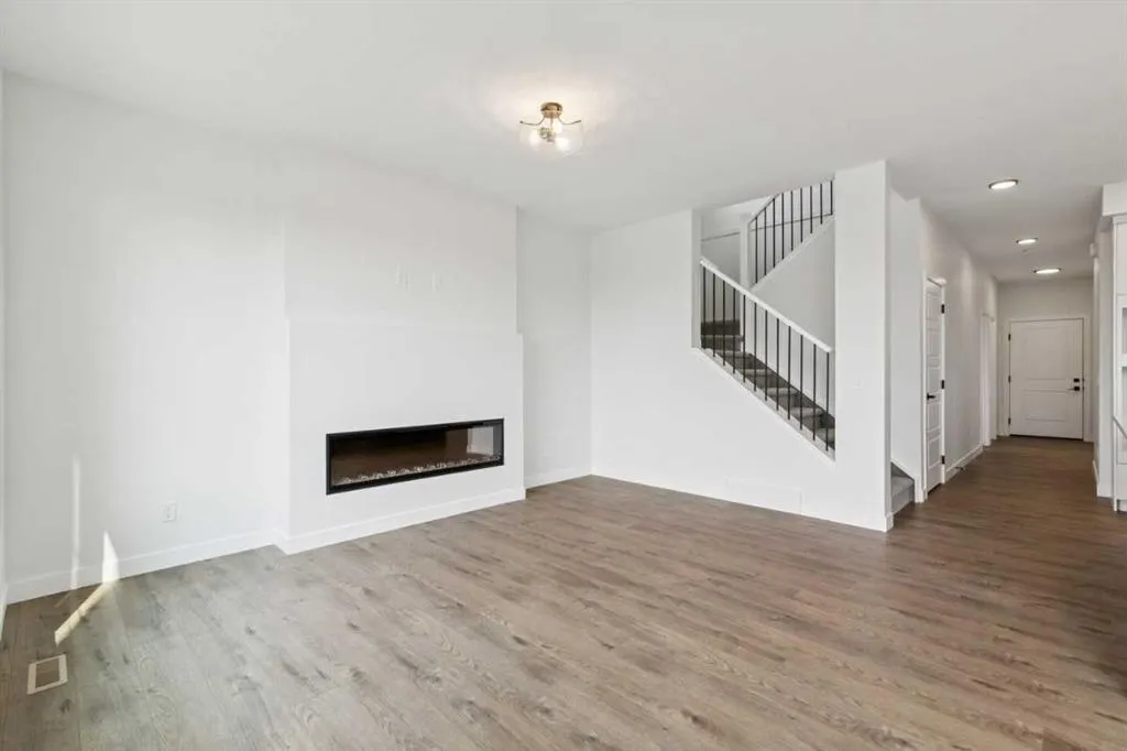 532 Buffaloberry Manor SE