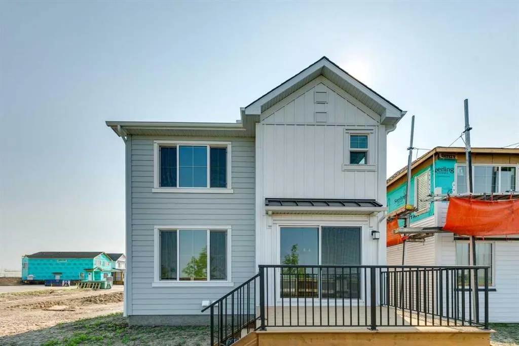 532 Buffaloberry Manor SE
