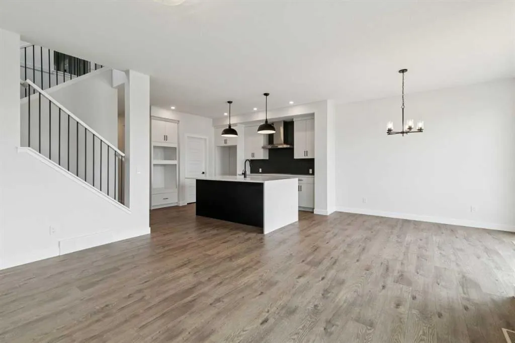 532 Buffaloberry Manor SE