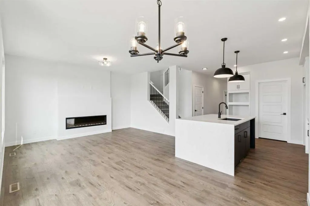 532 Buffaloberry Manor SE