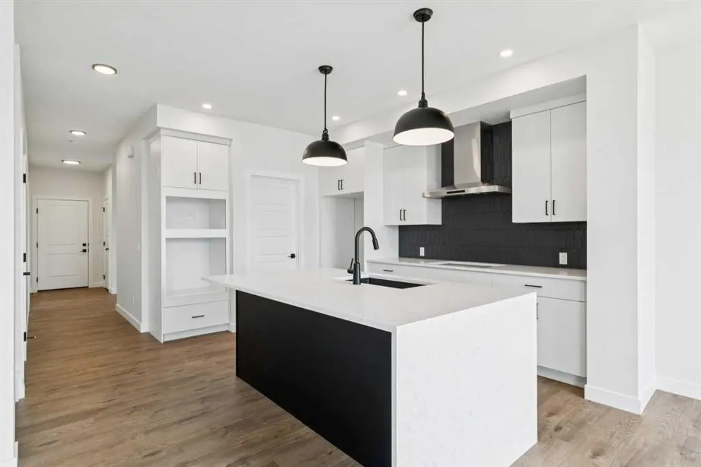 532 Buffaloberry Manor SE