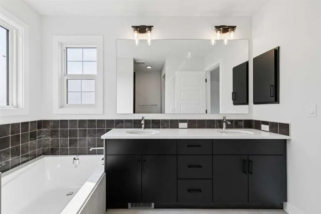 532 Buffaloberry Manor SE