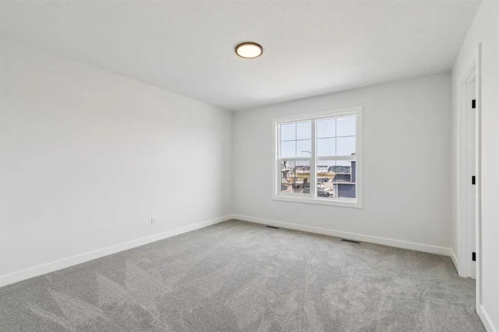 532 Buffaloberry Manor SE