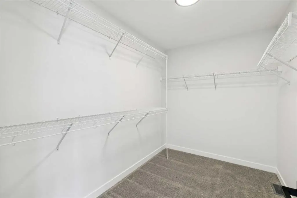 532 Buffaloberry Manor SE