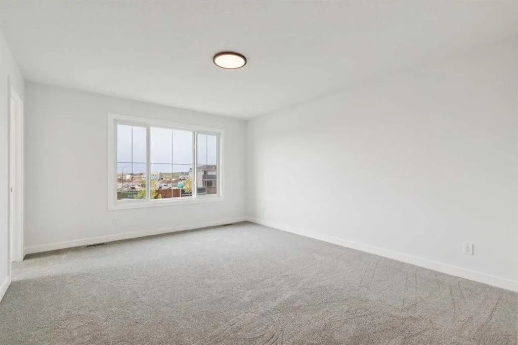 532 Buffaloberry Manor SE
