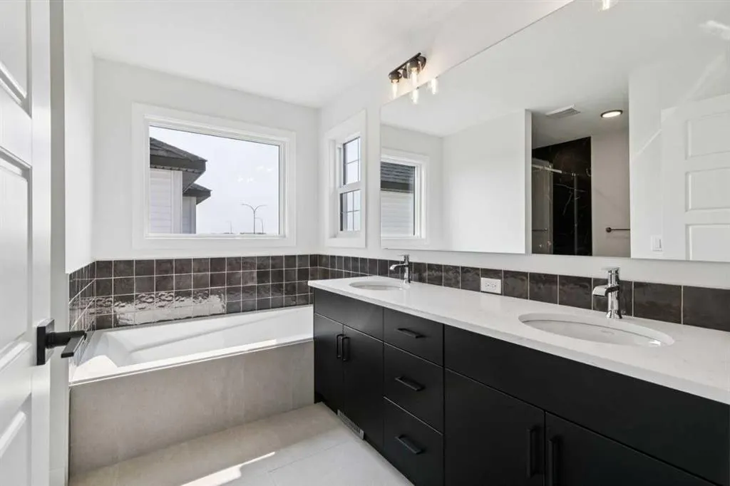 532 Buffaloberry Manor SE