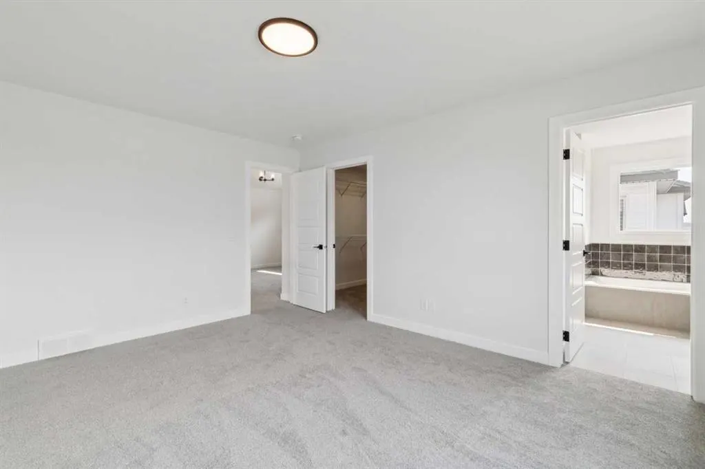532 Buffaloberry Manor SE