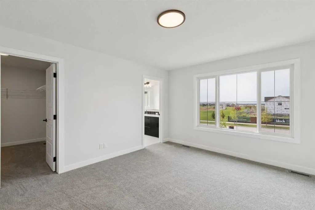 532 Buffaloberry Manor SE