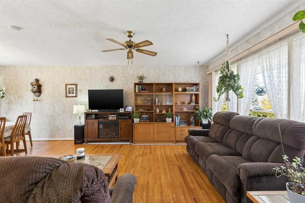 275 Northmount Drive NW
