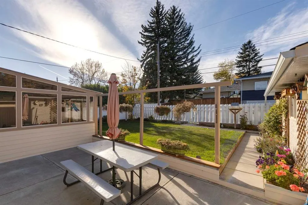 275 Northmount Drive NW