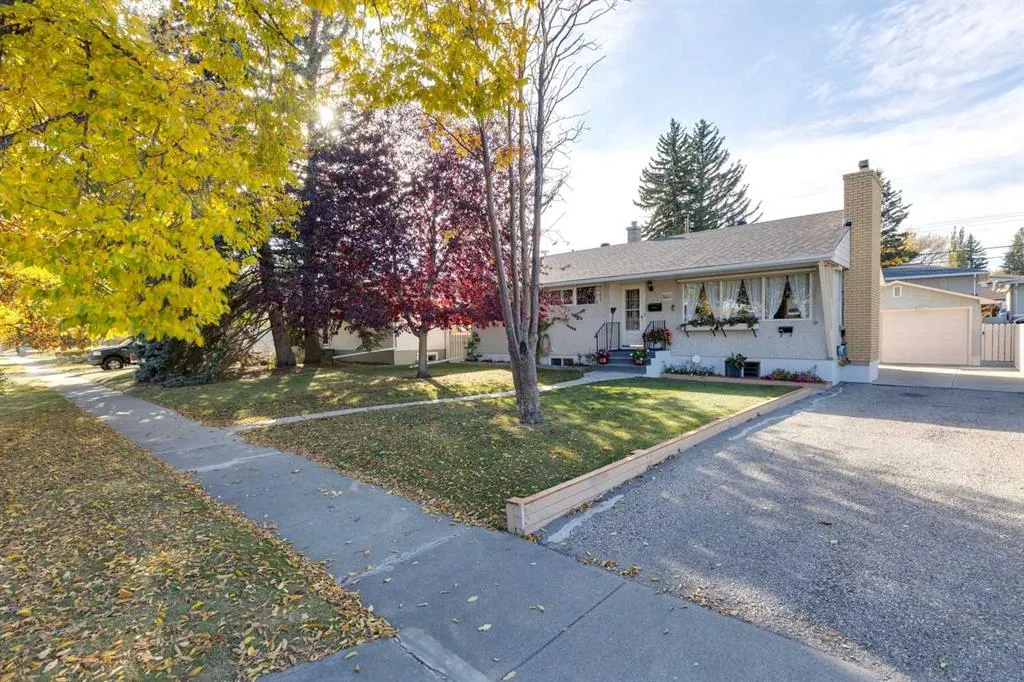 275 Northmount Drive NW