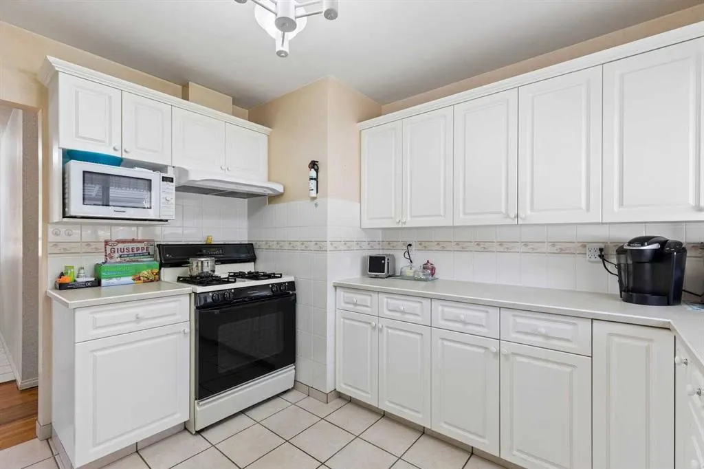 275 Northmount Drive NW