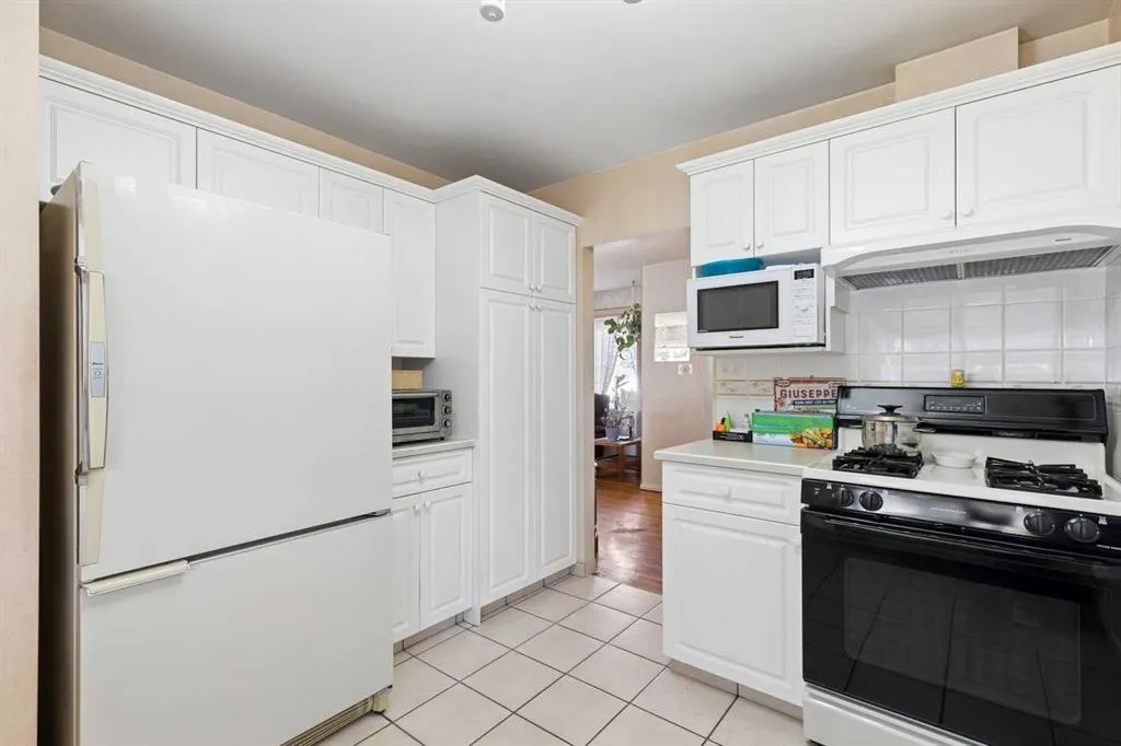 275 Northmount Drive NW