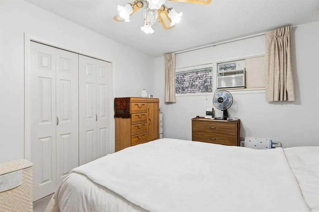 275 Northmount Drive NW