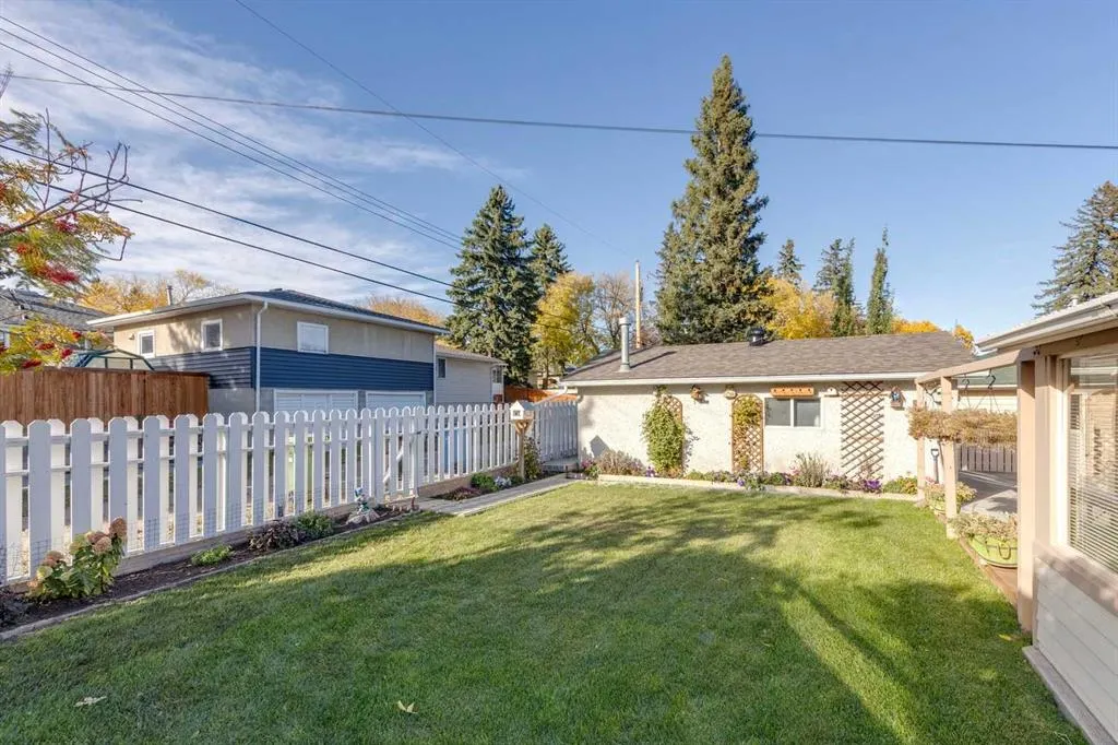 275 Northmount Drive NW