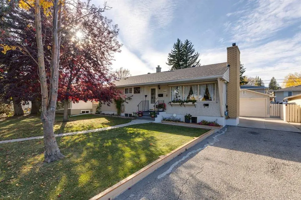 275 Northmount Drive NW