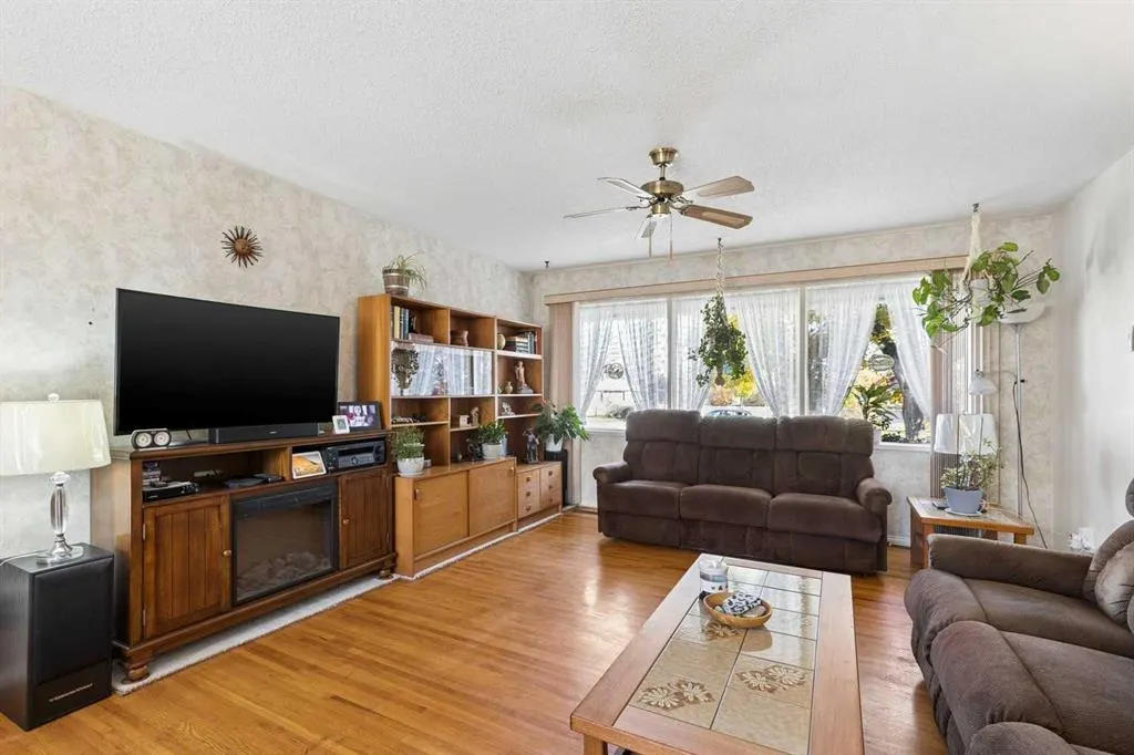 275 Northmount Drive NW