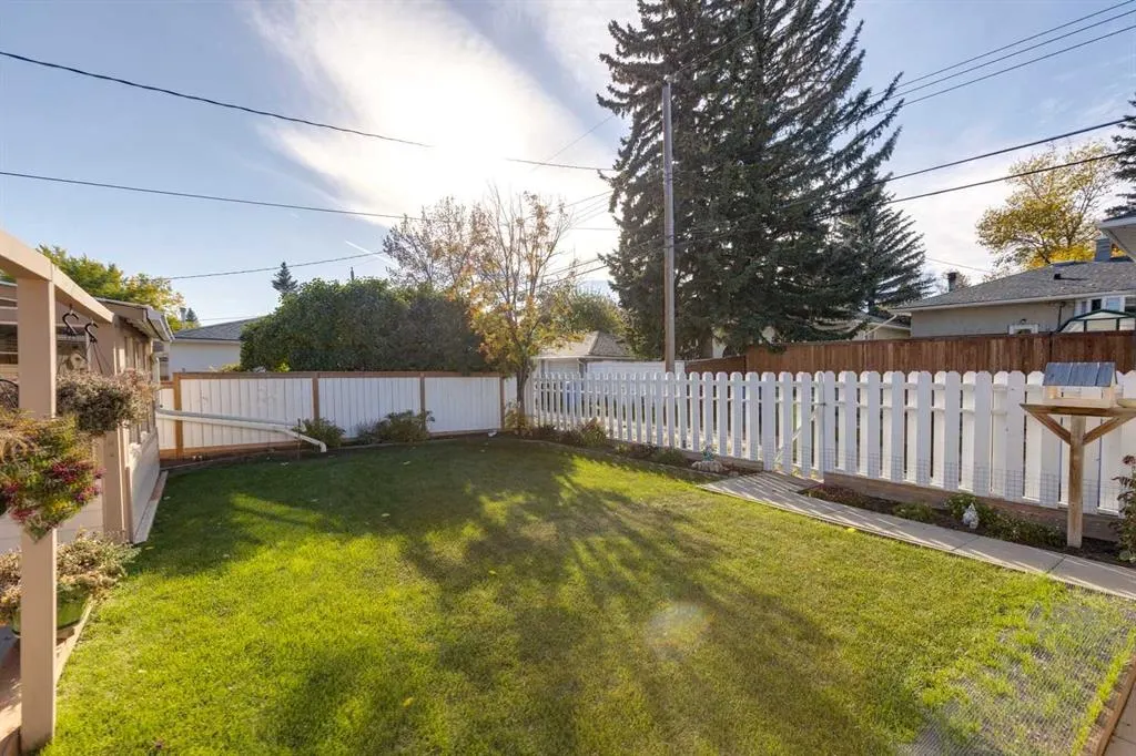 275 Northmount Drive NW